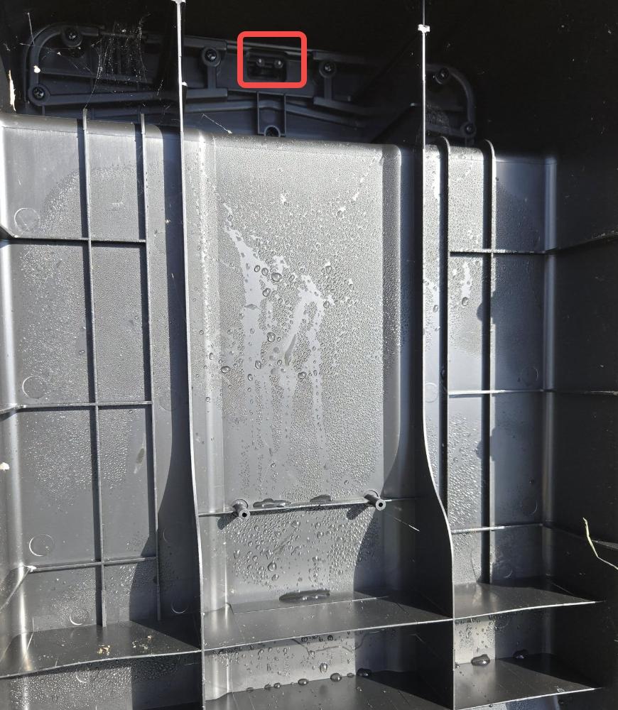 Excessive moisture at the bottom of the Plus machine charging pile The red circle indicates the position of the humidity sensor